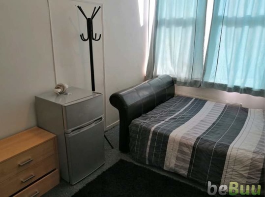 3 rooms available, Bristol, England
