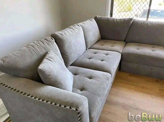 Sectional Couch: $200  Need it gone as soon as possible, Milwaukee, Wisconsin