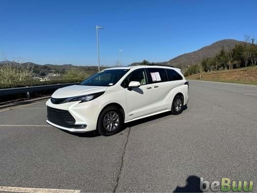2021 Toyota Sienna · XLE Minivan 4D, Columbia, South Carolina