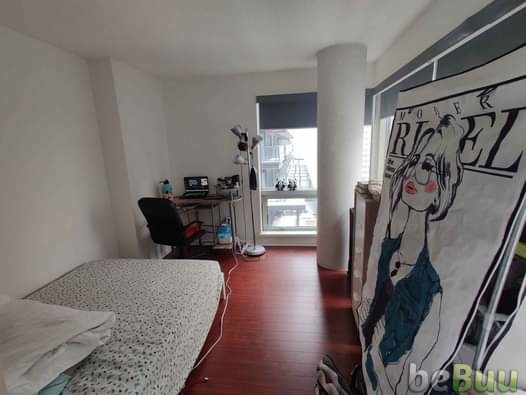 Private room/solarium for rent (female renters preferred!), Toronto, Ontario